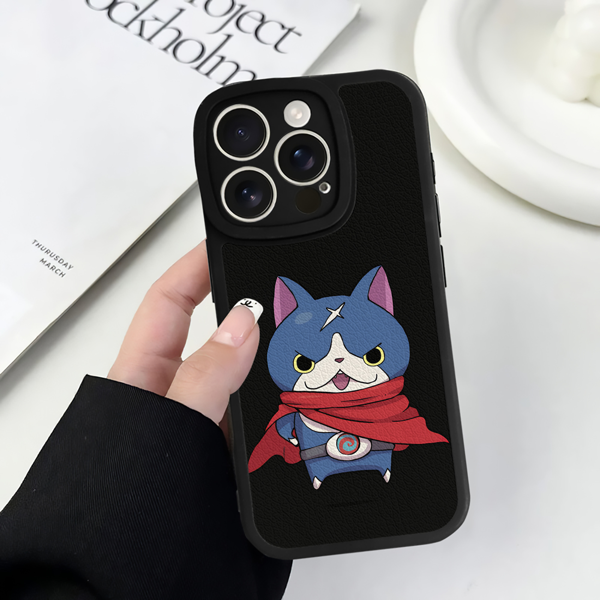 （画像用） 妖怪ウォッチ Yo-kai Watch 【iPhone 16シリーズ対応】シリコンスマホケース（レザー調） 材質：シリコン